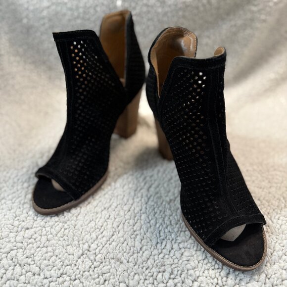 Lucky Brand Larise Black Perforated Suede Booties 9.5M - Picture 1 of 6